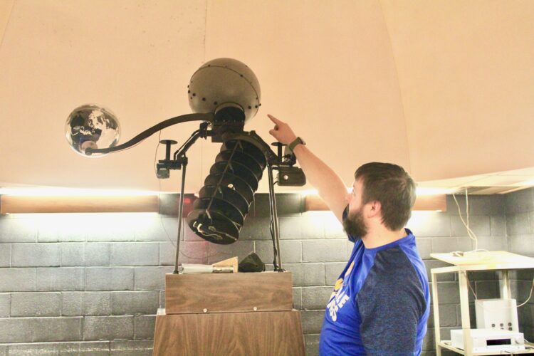 Student raises funds for Glendale planetarium